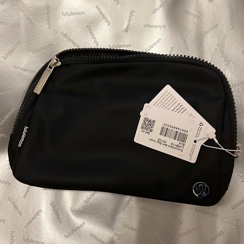 NWT ❤️Black Lululemon LARGE Everywhere Belt Bag ❤️